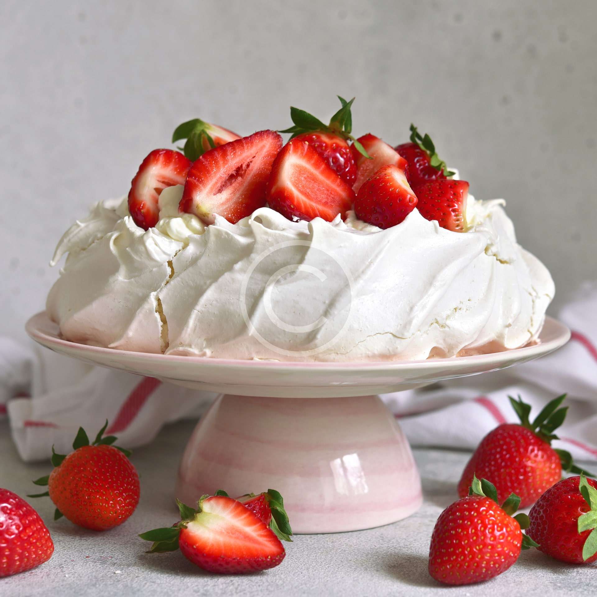 Pavlova cake